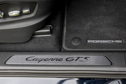 2020 Porsche Cayenne GTS coupé 240