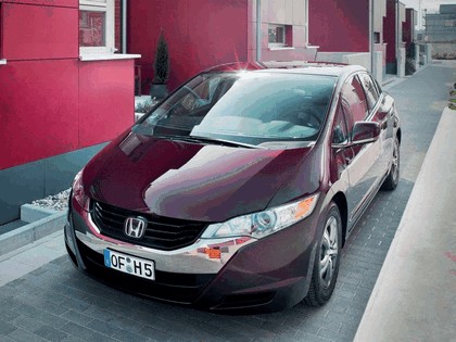 2009 Honda FCX Clarity - Europe version 5