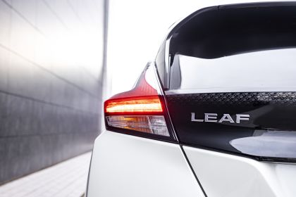 2021 Nissan Leaf10 14