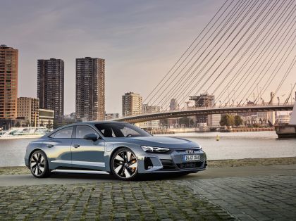 2022 Audi e-tron GT quattro 8