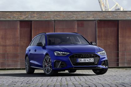 2022 Audi A4 Avant S line competition plus 3