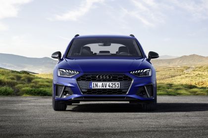 2022 Audi A4 Avant S line competition plus 10