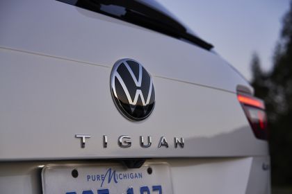 2022 Volkswagen Tiguan SEL R-Line - USA version 72