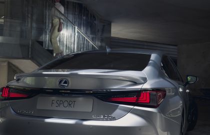 2022 Lexus ES 300h F Sport  - EU version 50