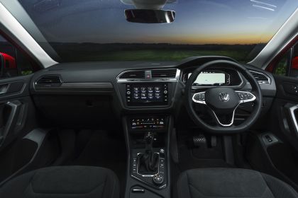 2022 Volkswagen Tiguan Allspace Elegance - UK version 32