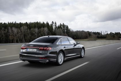 2022 Audi A8 L TFSI e 11