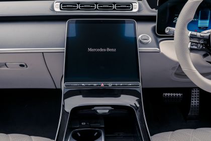 2022 Mercedes-Benz S 580e L - UK version 66