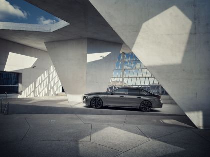 2023 BMW M760e ( G70 ) xDrive 10