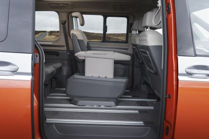 2022 Volkswagen Multivan - UK version 45
