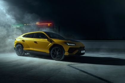 2023 Lamborghini Urus Performante 18