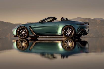 2023 Aston Martin V12 Vantage roadster 2