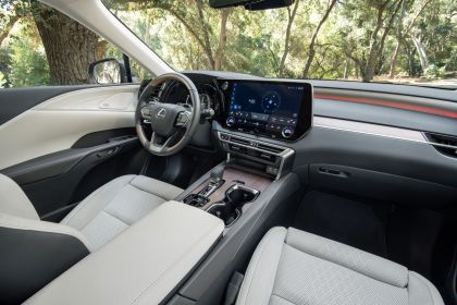 2023 Lexus RX 450h+ - USA version 42
