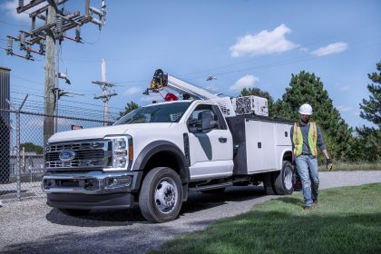 2023 Ford F-550 Super Duty Chassis Cab 1