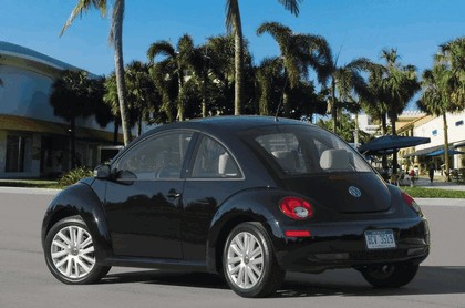 2008 Volkswagen New Beetle 2