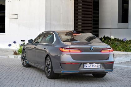 2023 BMW i7 ( G70 ) xDrive60 - South Africa version 13