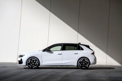 2023 Vauxhall Astra GSe 12