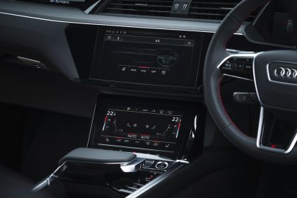 2024 Audi Q8 Sportback e-tron quattro - UK version 60