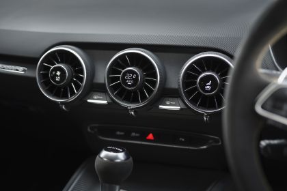 2023 Audi TT RS coupé Iconic edition - UK version 95