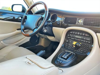 1998 Jaguar XJR - USA version 21