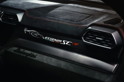 2023 Lamborghini Urus Performante Essenza SCV12 Edition 18