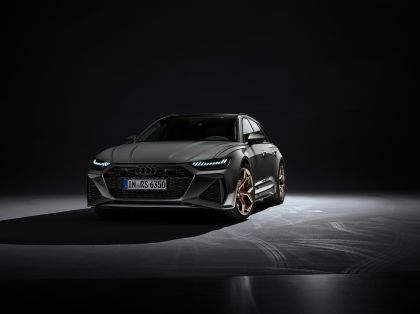 2023 Audi RS6 Avant performance 1