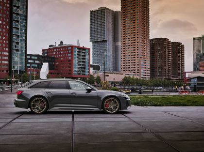 2023 Audi RS6 Avant performance 8