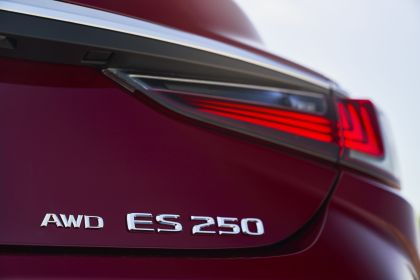 2024 Lexus ES 250 AWD Luxury 9