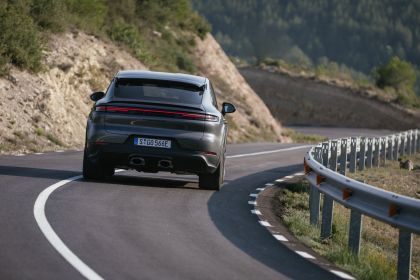 2024 Porsche Cayenne Turbo E-Hybrid Coupé with GT Package 34