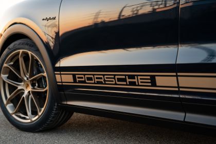 2024 Porsche Cayenne Turbo E-Hybrid Coupé with GT Package 85