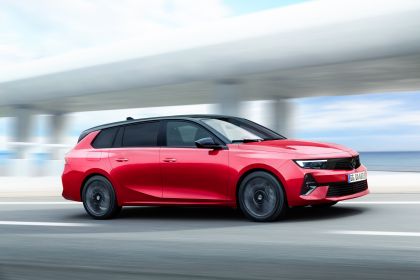 2024 Opel Astra Sports Tourer Electric 1