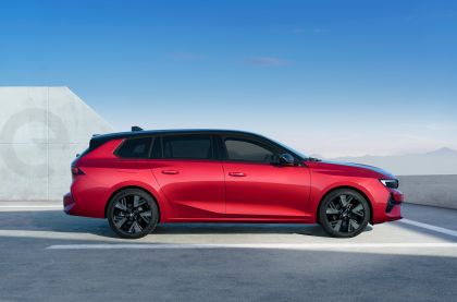 2024 Opel Astra Sports Tourer Electric 2