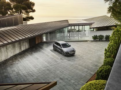 2025 Audi SQ6 e-tron 23