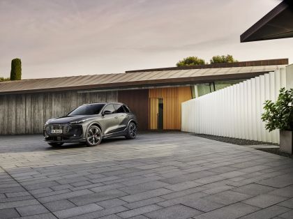 2025 Audi SQ6 e-tron 26