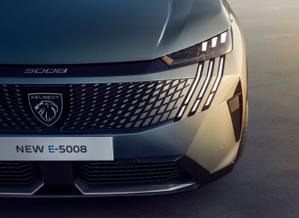 2025 Peugeot e-5008 29