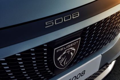 2025 Peugeot e-5008 30
