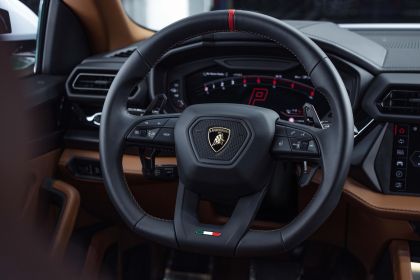 2025 Lamborghini Urus SE 44