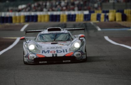 1998 Porsche 911 ( 996 ) GT1 race car 20