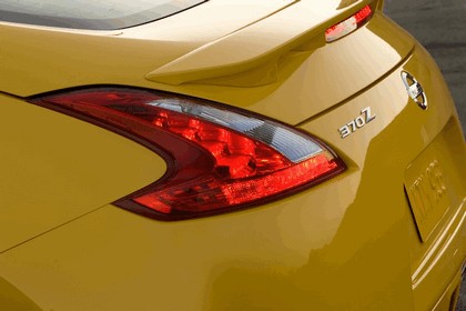 2009 Nissan 370Z 28