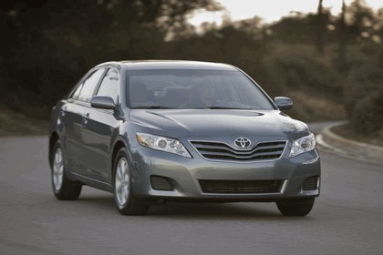 2010 Toyota Camry LE 8