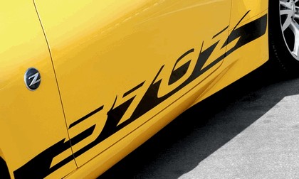 2009 Nissan 370Z Yellow 7