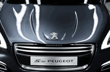 2010 Peugeot 5 concept 7