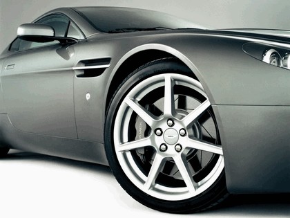 2005 Aston Martin V8 Vantage 14