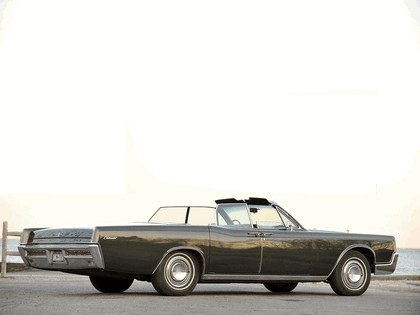 1967 Lincoln Continental convertible 2