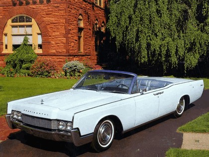 1967 Lincoln Continental convertible 4