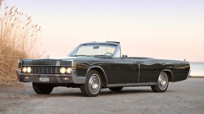 1967 Lincoln Continental convertible 6
