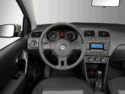 2010 Volkswagen Polo Sedan 21