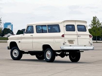 1965 Chevrolet Suburban 2