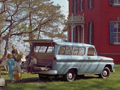 1965 Chevrolet Suburban 4
