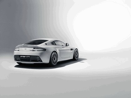2010 Aston Martin V8 Vantage GT4 3