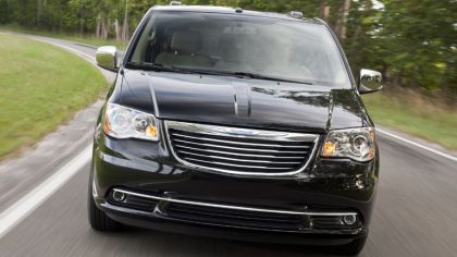 2010 Chrysler Town & Country 1